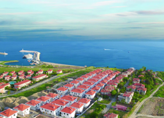 Luxury Villas In The Marina Which Residents Walk To The Beach